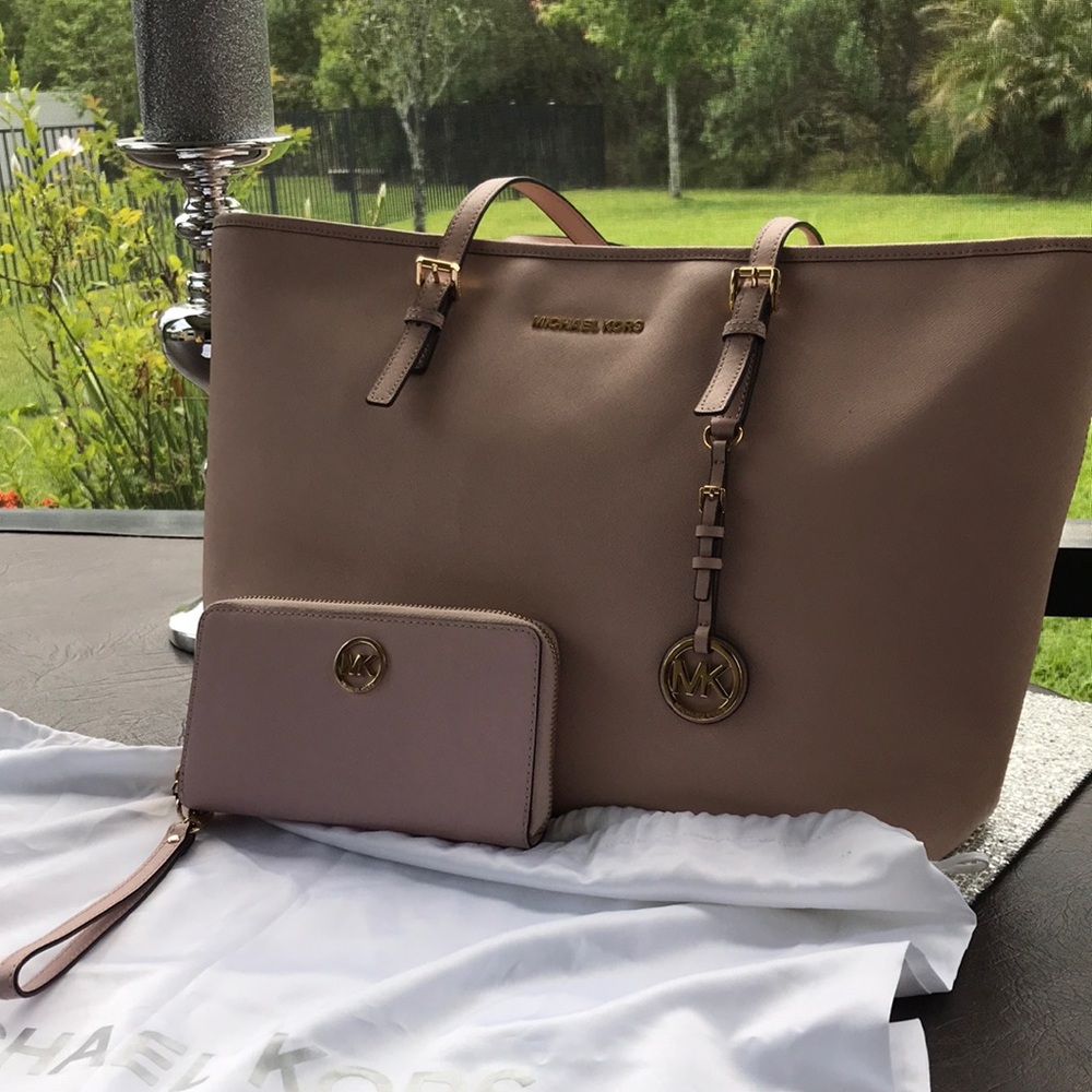 Michael Kors purse & matching wallet